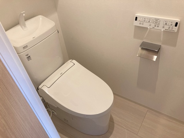 トイレ　※写真は同タイプ住戸です。