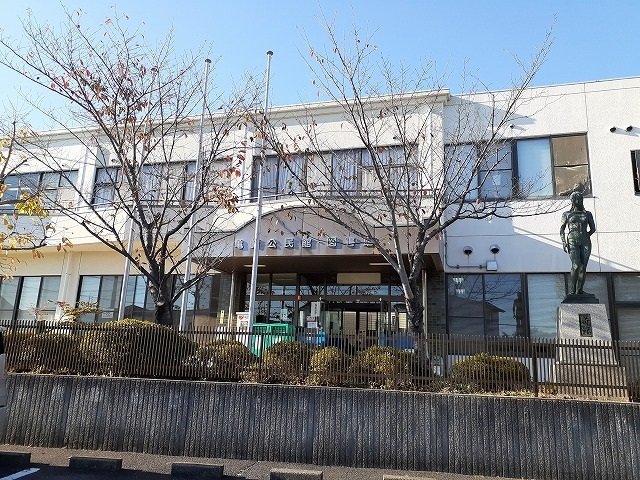 その他　亀崎図書館まで303m