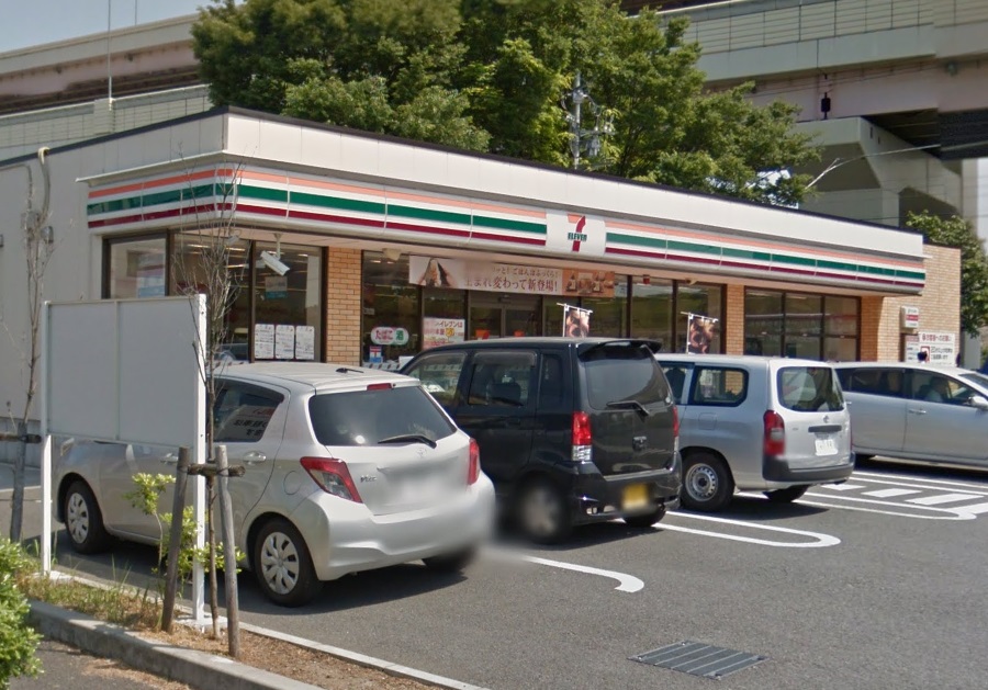コンビニ　セブンイレブン 足立本木西町店（コンビニ）まで697m
