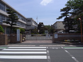 中学校　浜松市立蜆塚中学校（中学校）まで130m