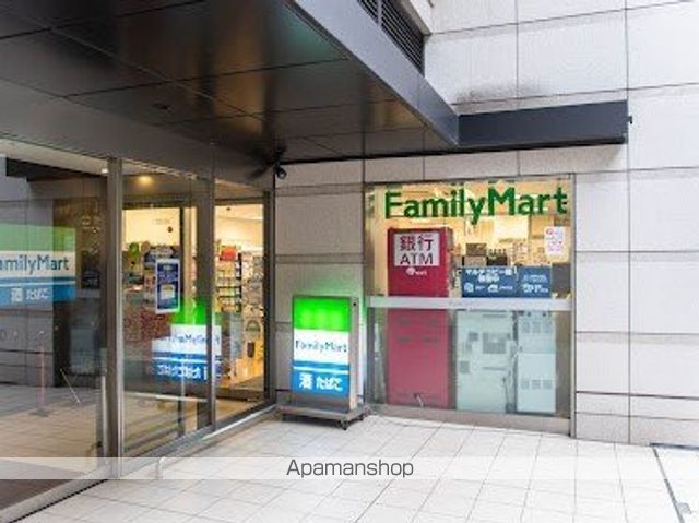 コンビニ　ファミリーマートグローバルフロントタワー店（コンビニ）まで469m