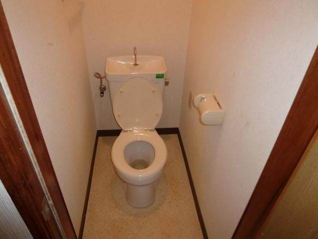ＪＲ呉線 安芸阿賀駅 徒歩50分 3階建 築34年のトイレ写真