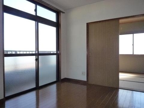 ＪＲ呉線 安芸阿賀駅 徒歩50分 3階建 築34年の居間写真