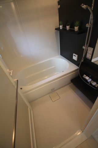 バス・シャワールーム　※室内写真は同間取り別部屋参考となります。