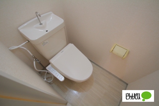 アメニティー8のトイレ写真