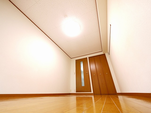 居室・リビング　こちらの居間で趣味の時間をお楽しみください
