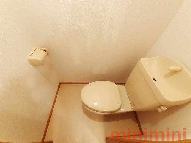 ＪＲ東海道本線 千里丘駅 徒歩5分 3階建 築24年のトイレ写真