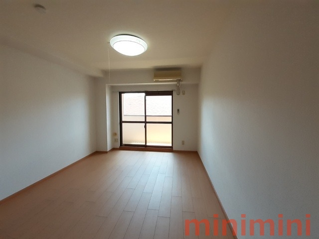 ＪＲ東海道本線 千里丘駅 徒歩5分 3階建 築24年の居間写真