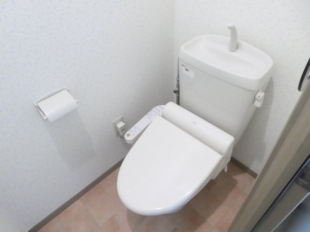 山陽電鉄本線 播磨町駅 徒歩16分 2階建 築30年のトイレ写真