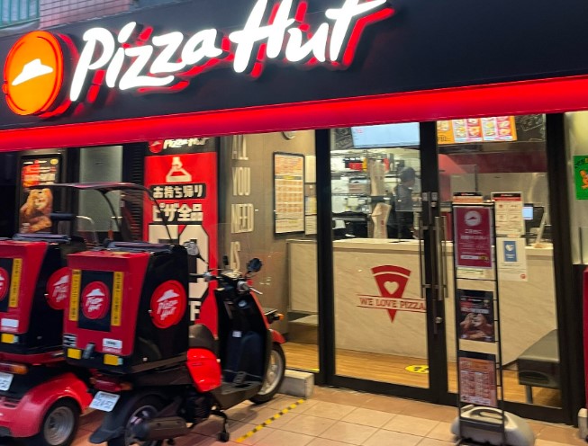 飲食店　ピザハット 東長崎店（飲食店）まで184m
