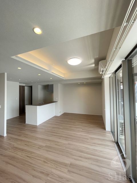 ＪＲ東海道本線 住吉駅 徒歩12分 5階建 築5年の居間写真