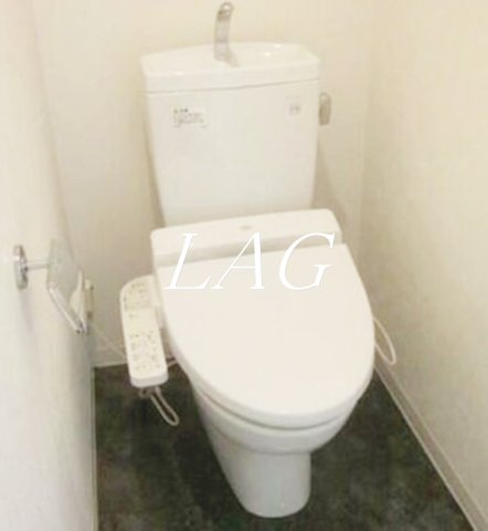 都営三田線 三田駅 徒歩5分 9階建 築21年のトイレ写真