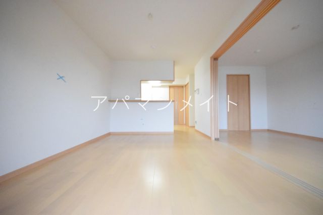 その他部屋・スペース　落ち着いた色調の寝室です