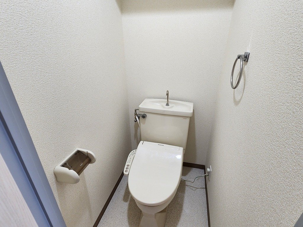 トイレ　癖になるウォシュレット完備