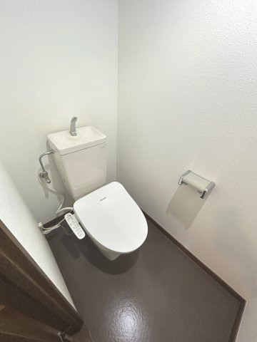 名鉄名古屋本線 山王駅 徒歩10分 12階建 築31年のトイレ写真