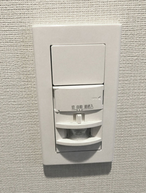 その他設備　人感センサー付き玄関照明