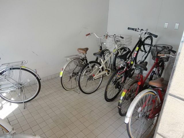 駐車場　★駐輪場室内★