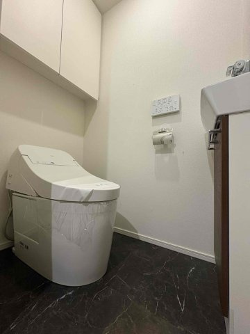 都営新宿線 浜町駅 徒歩2分 10階建 築5年のトイレ写真