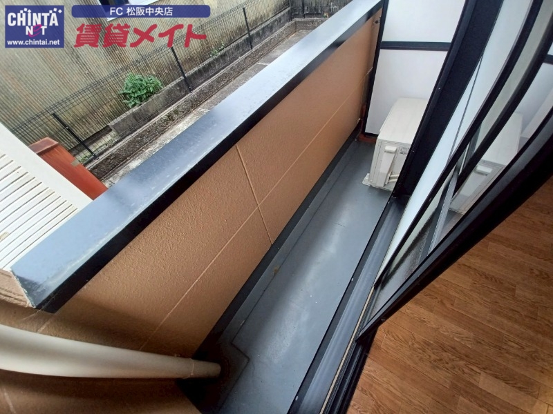 バルコニー　別部屋反転タイプ