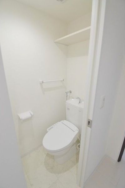 トイレ　※写真は別号室です。