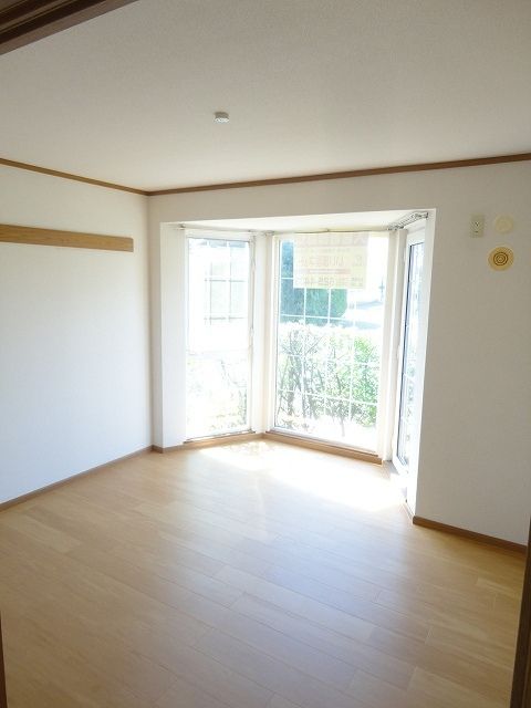 ハイムLongBellの居間写真