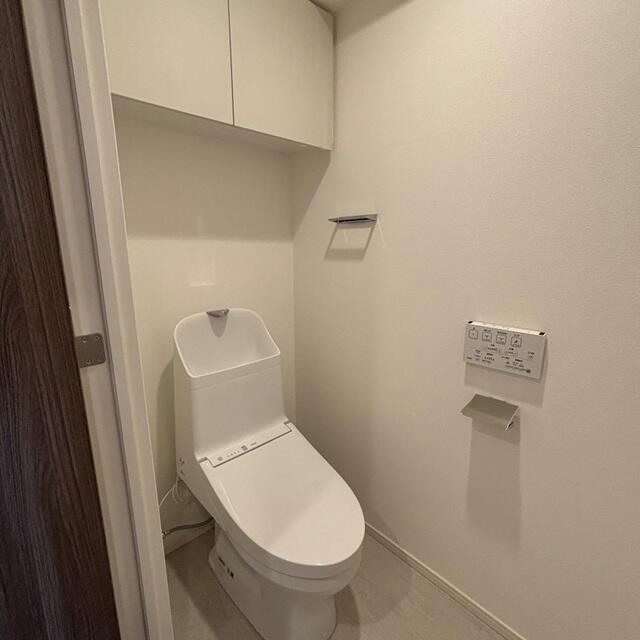 トイレ　※写真は同タイプ住戸です。