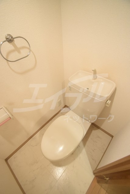 地下鉄谷町線 南森町駅 徒歩6分 10階建 築25年のトイレ写真