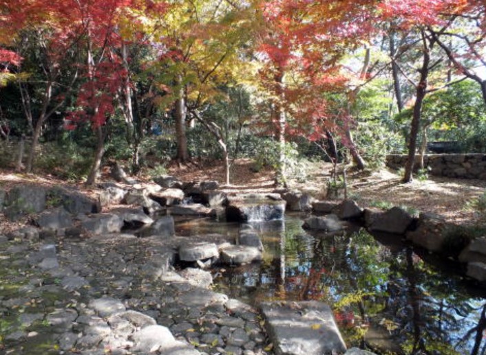 公園　岡本静嘉堂緑地（公園）まで684m