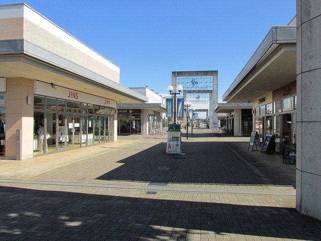 ショッピングセンター　インターパークビレッジ（ショッピングセンター）まで550m
