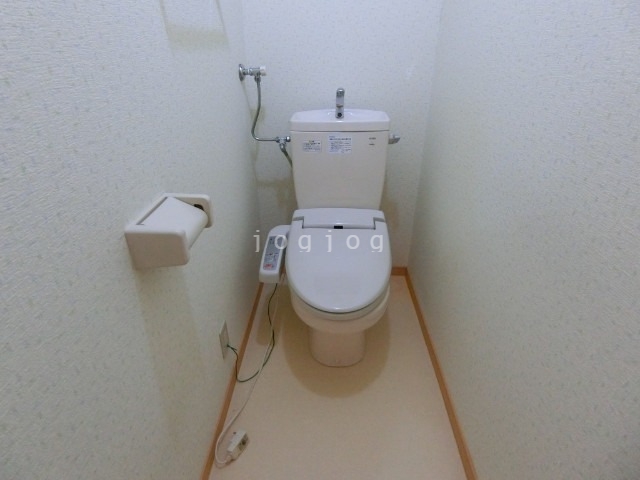 トイレ　温水洗浄便座完備の素敵なトイレです★