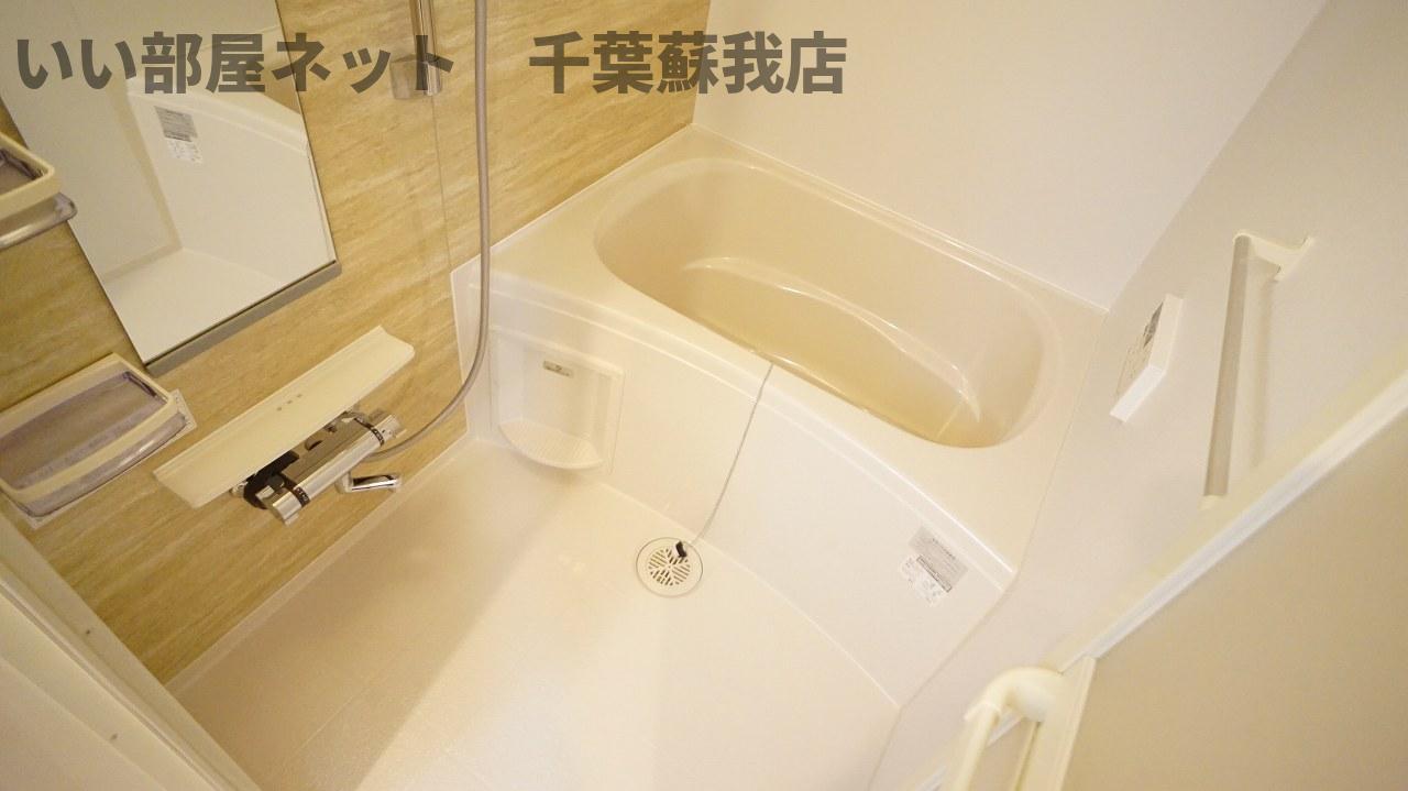 バス・シャワールーム　落ち着いた空間のお風呂です