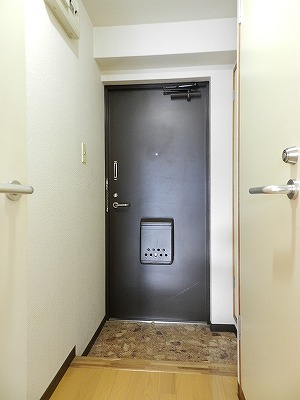 玄関　※参考写真