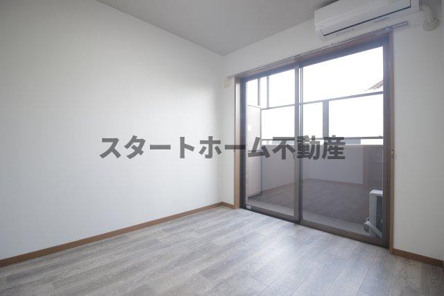 その他部屋・スペース　広くて明るい寝室