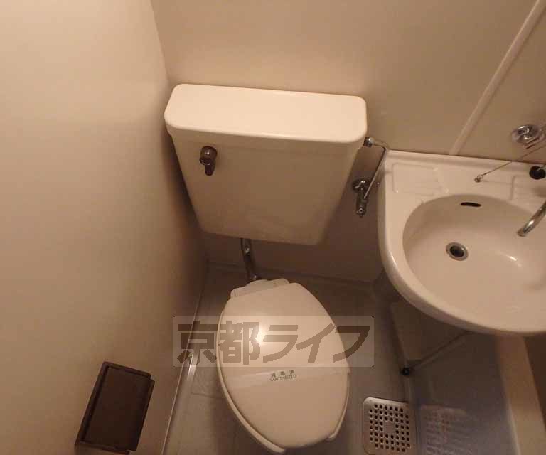 近鉄京都線 小倉駅 徒歩2分 6階建 築38年のトイレ写真