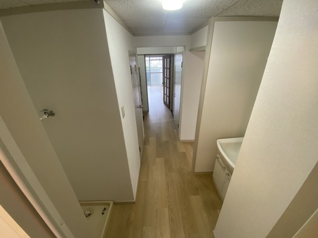 玄関　【その他内観】同建物別部屋　現況優先
