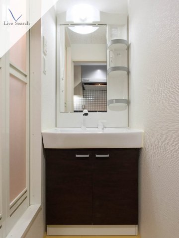 洗面設備　独立洗面台あり、毎朝おしゃれに忙しい女性の方におすすめです