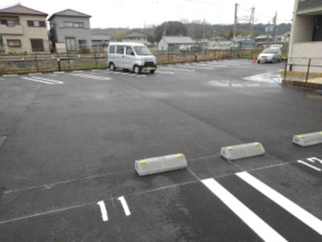 【五條市今井のアパートの駐車場】