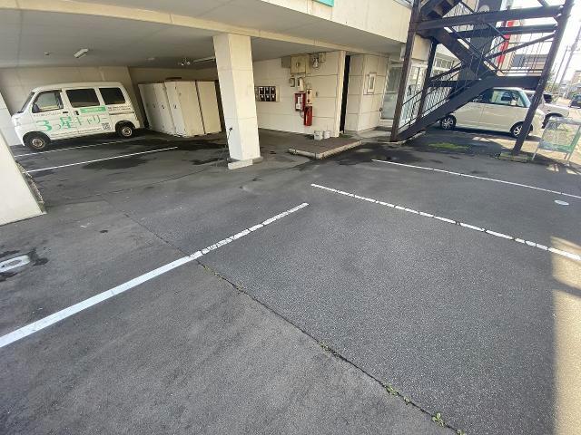 駐車場　駐車場