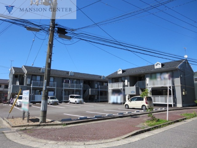 新潟市東区もえぎ野のアパートの建物外観