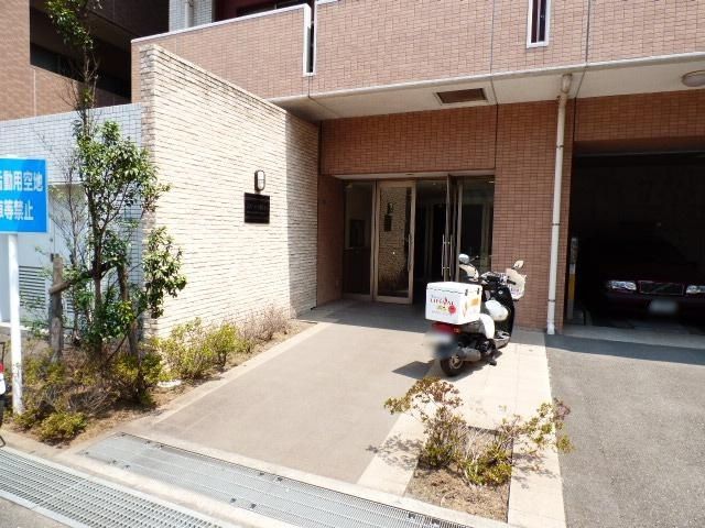 【千葉市中央区問屋町のマンションのエントランス】