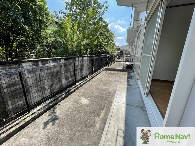 バルコニー　南向きで日当たり良好です。