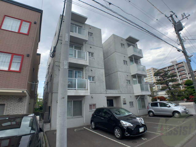 札幌市東区北二十一条東のマンションの建物外観