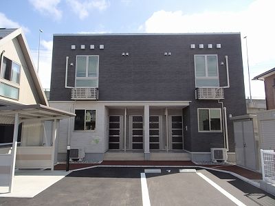 新潟市西区みずき野のアパートの建物外観