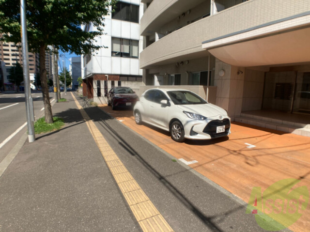 【ブレッシング札幌中央の駐車場】