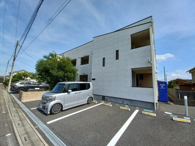 比企郡滑川町月の輪のアパートの建物外観