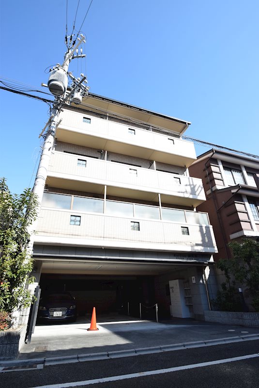 京都市上京区東長者町のマンションの建物外観