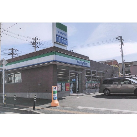 コンビニ　ファミリーマート宮町四丁目店（コンビニ）まで215m