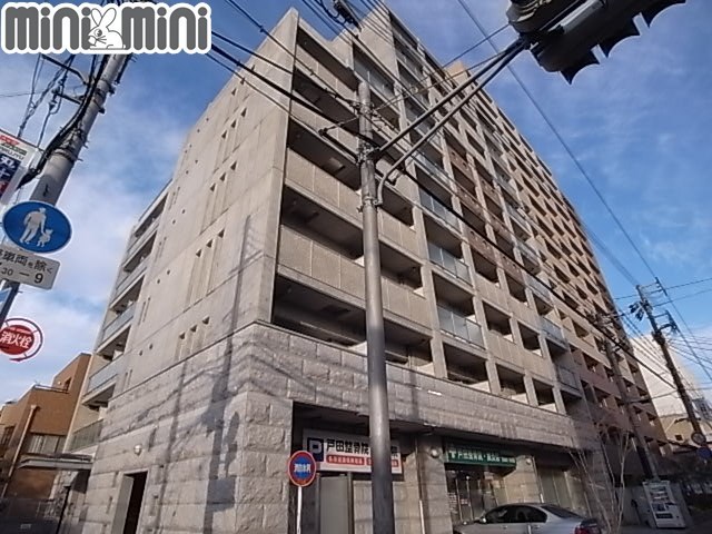 【尼崎市南塚口町のマンションの建物外観】