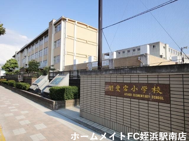 【福岡市西区愛宕のマンションの小学校】