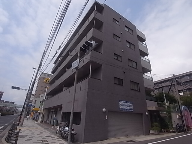 ファミリーハイツ徳井の建物外観